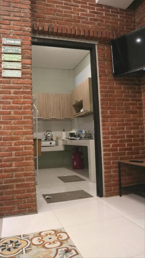 Sabi Guest House - Strategic Family -Married Couples Only- Hostel In Prawirotaman Yogyakarta Exterior foto