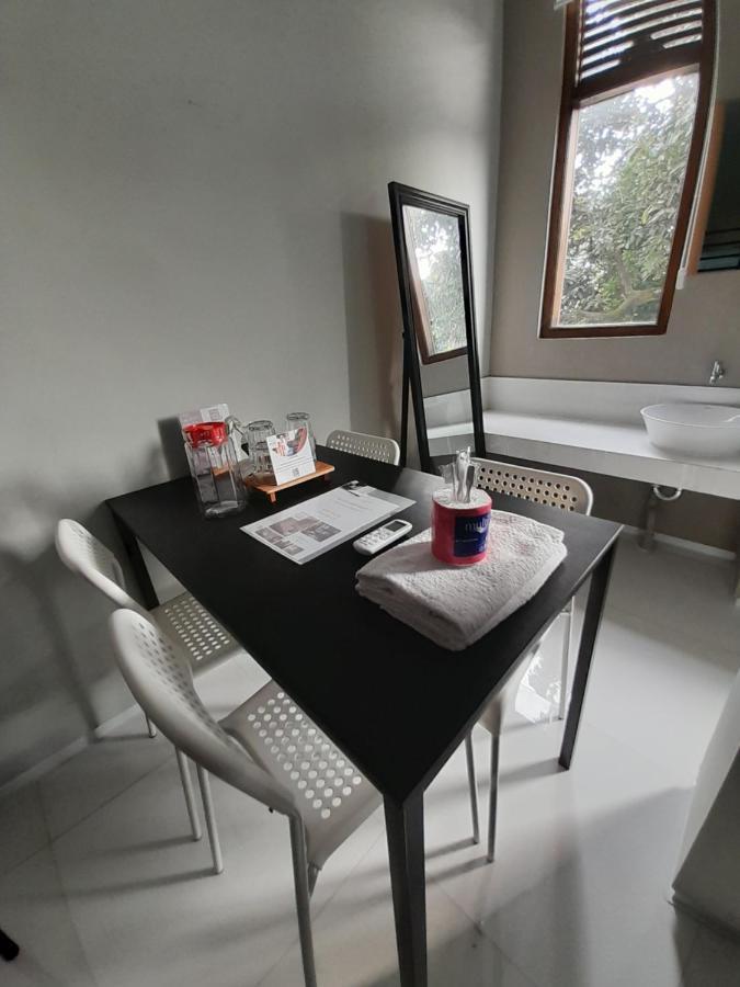 Sabi Guest House - Strategic Family -Married Couples Only- Hostel In Prawirotaman Yogyakarta Exterior foto