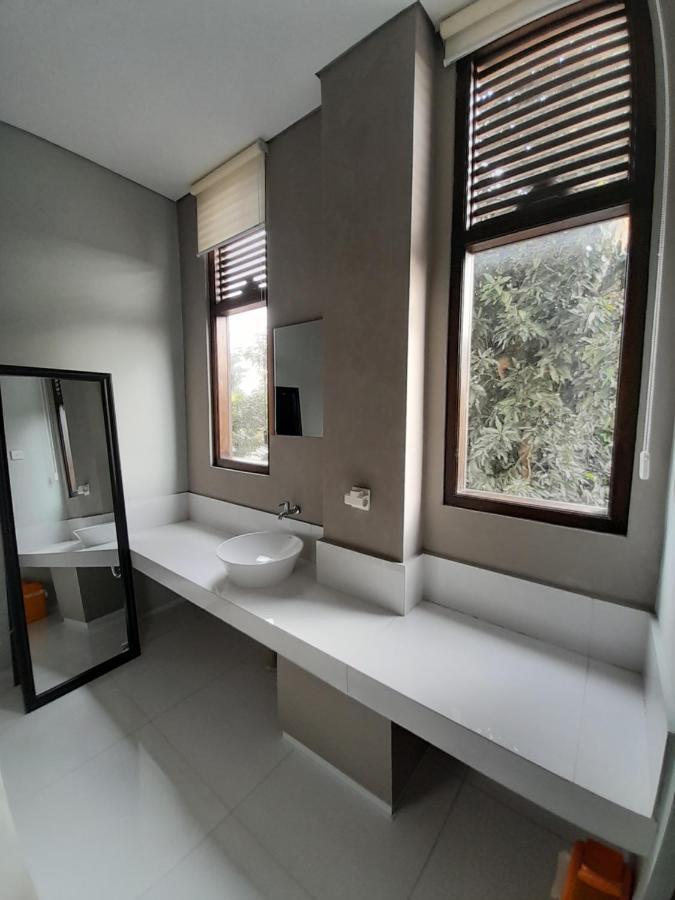 Sabi Guest House - Strategic Family -Married Couples Only- Hostel In Prawirotaman Yogyakarta Exterior foto