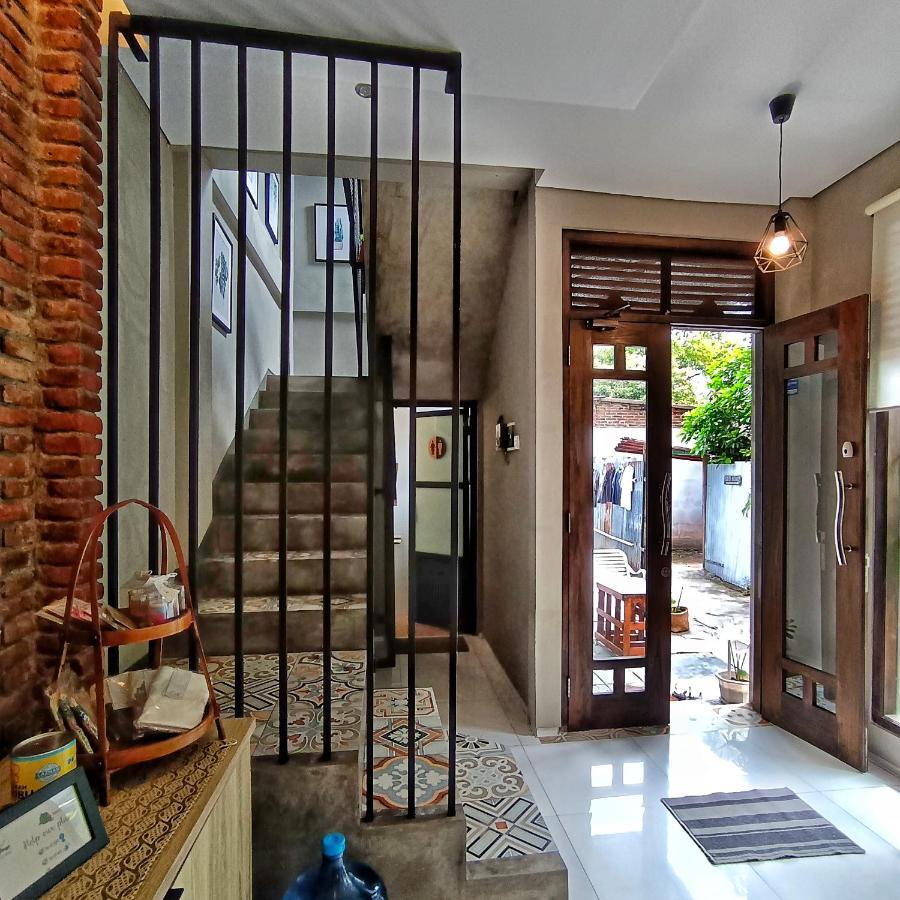 Sabi Guest House - Strategic Family -Married Couples Only- Hostel In Prawirotaman Yogyakarta Exterior foto