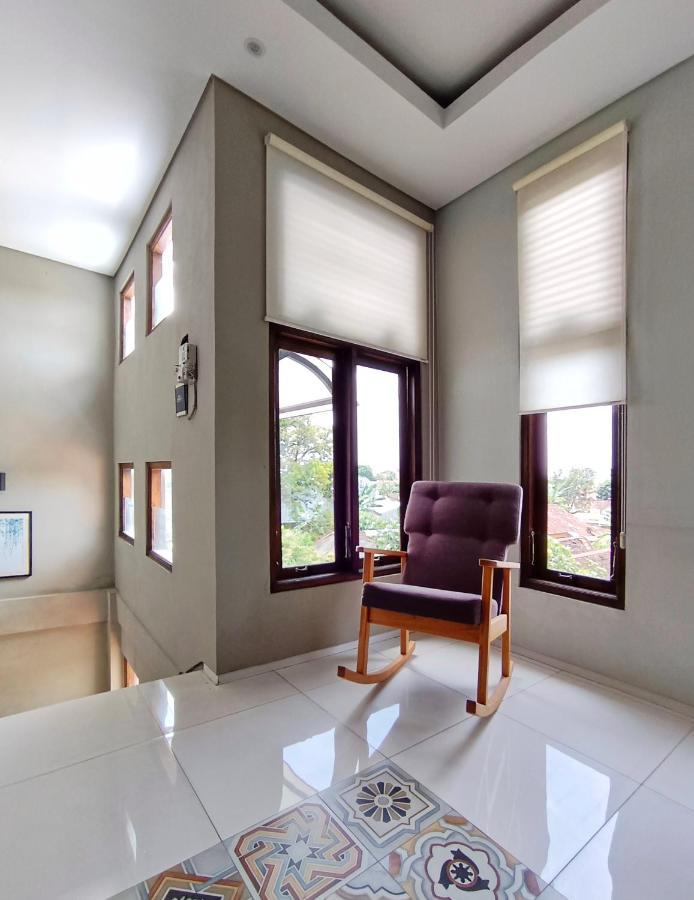 Sabi Guest House - Strategic Family -Married Couples Only- Hostel In Prawirotaman Yogyakarta Exterior foto